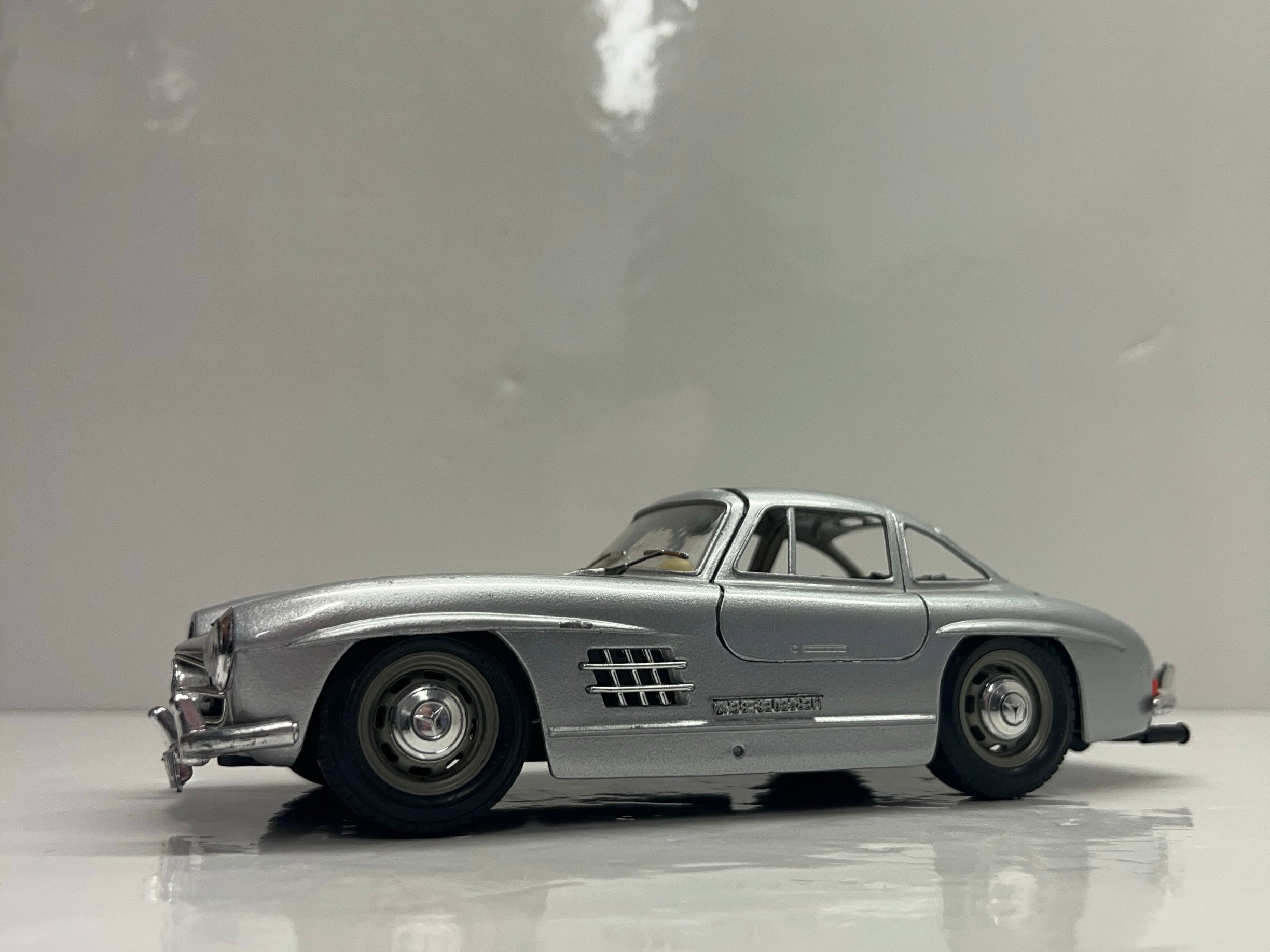 Bburago 1994 Mercedes Benz 300-SL