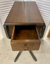 Charger l&#39;image dans la galerie, Antique Wooden Leaf Side Table
