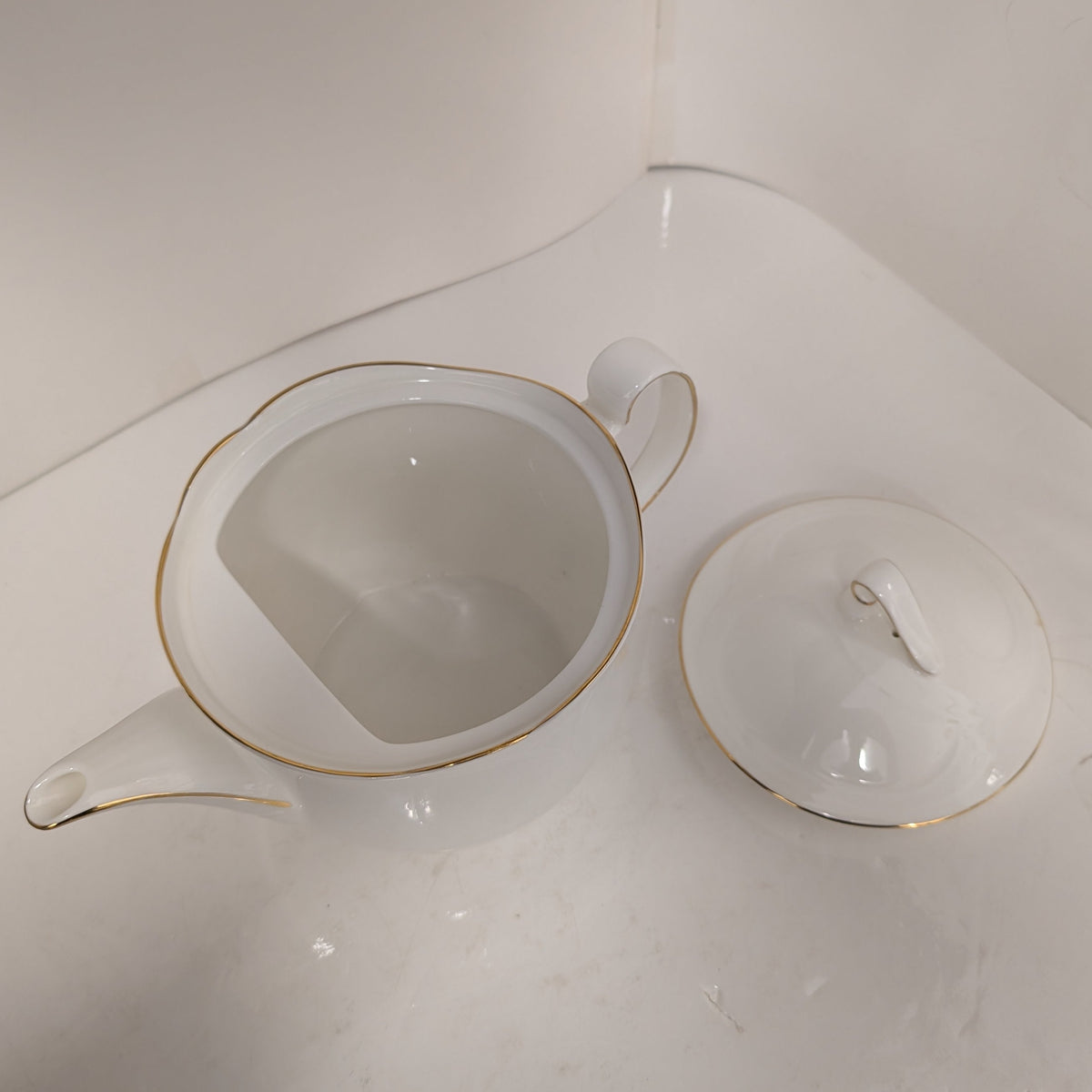 Royal Doulton Tiara H5174 Bone China Teapot