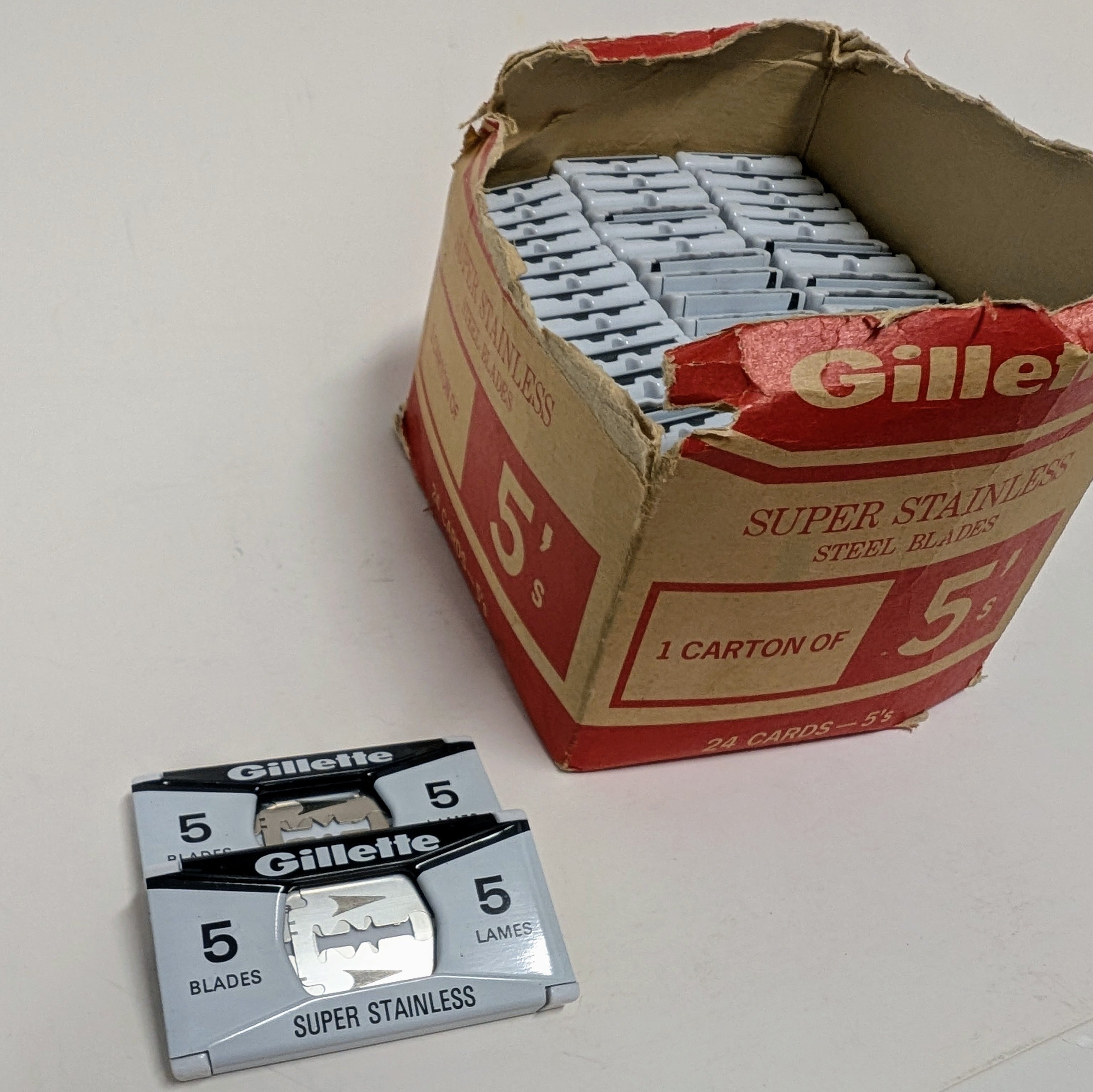 Vintage Gillette Super Stainless Razor Blades, 5 Blades in Metal Case
