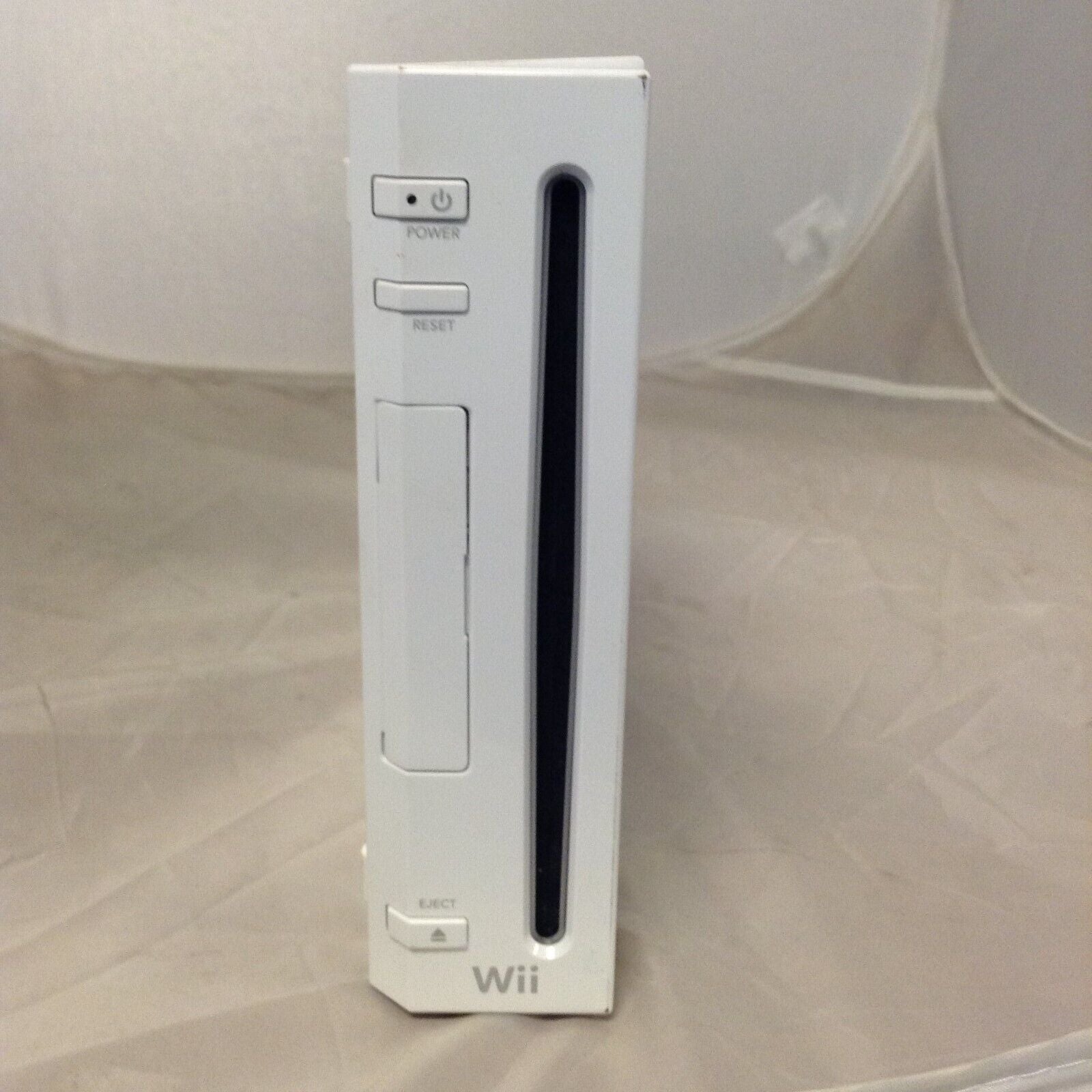 White Nintendo Wii System #RV-001 Includes Controllers and Zappers Com ...