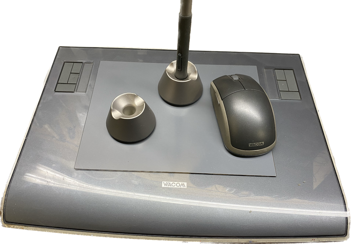Wacom Intuos 3 USB Graphics Tablet with Mouse, Stylus Pen and Two Pen Stands – PTZ630.