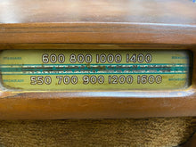 Load image into Gallery viewer, Solid Wood Retro Art Deco Late 40&#39;s Philco Model 65 Tube Radio
